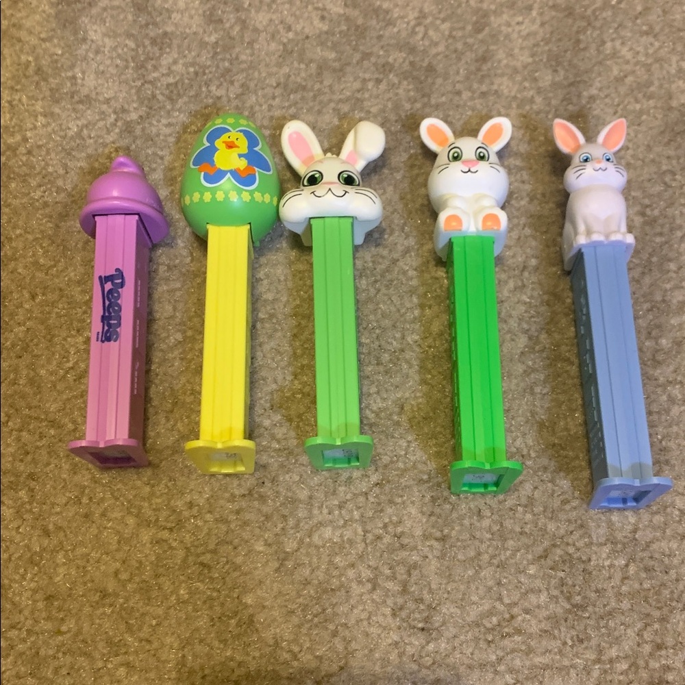 27 PEZ Dispensers - Picture 5 of 7